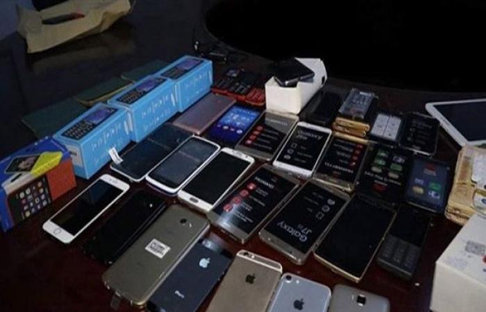 أخبار الحوادث : حبس عاطلين تخصصا في خطف الهواتف المحمولة بإمبابة