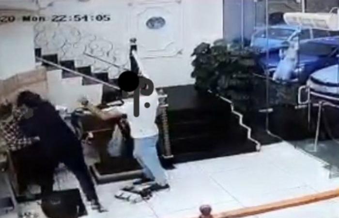 أخبار العالم : مصادر "سبق" تكشف كواليس القبض على شخص ضرب موظفة مطعم