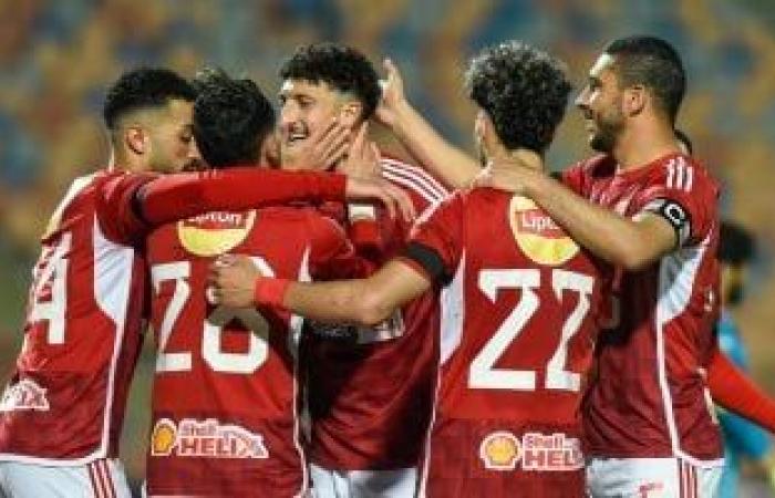 أخبار الرياضة : مجلس الأهلي يؤازر فريق الكرة أمام الزمالك فى نهائى كأس مصر