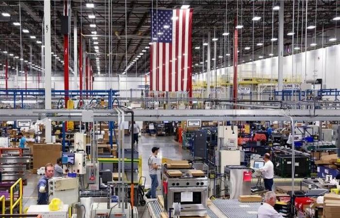 إقتصاد : انكماش النشاط الصناعي الأمريكي للشهر الثالث على التوالي