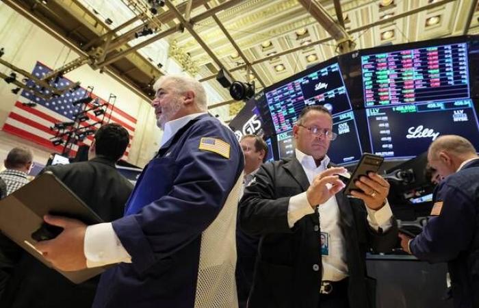 إقتصاد : تراجع الأسهم الأمريكية مع اتجاه الأنظار إلى تصريحات باول