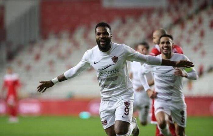 من هو الجابوني أرون بوبيندزا مهاجم الزمالك الجديد؟