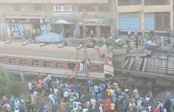 كامل الوزير يصل إلى موقع حادث قطاري الزقازيق (فيديو)